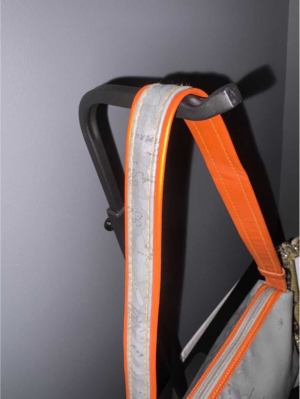 Alviero Martini 1st Class Relax Shoulder Bag - Picture 5 of 8